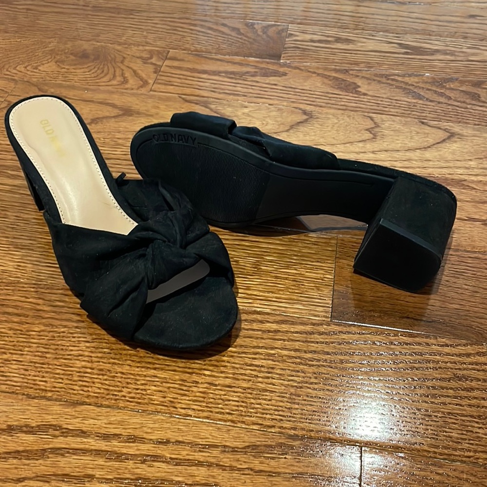 Black Old Navy heeled sandals